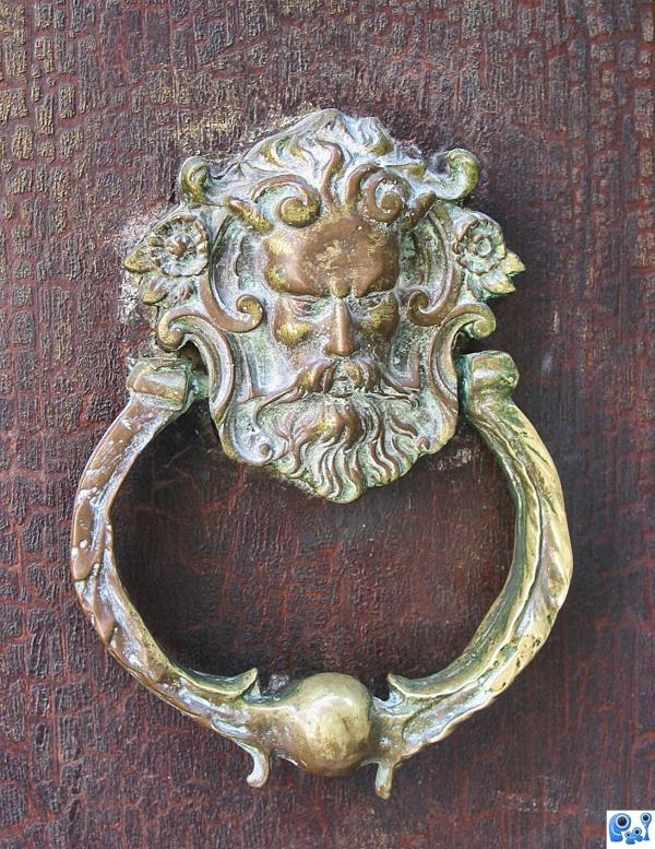 door knocker